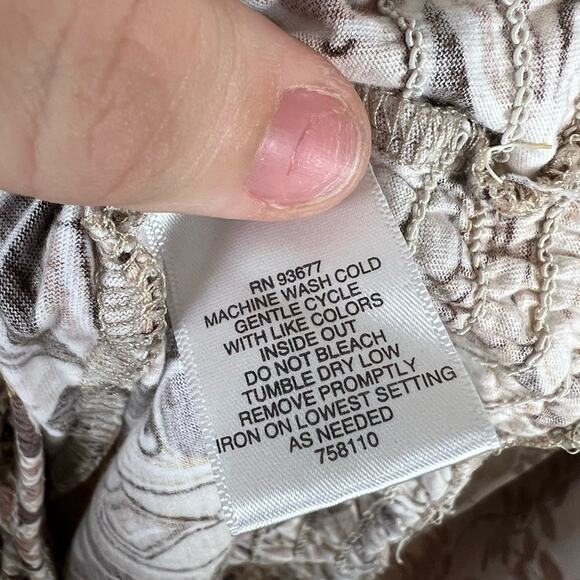 Liz Claiborne Tan white and brown paisley patterned cap sleeve blouse - Picture 5 of 9